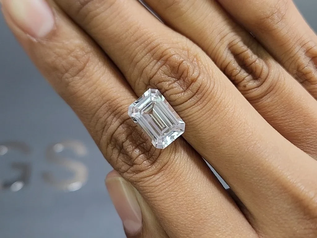 Kunzite light green octagon cut 5.45 carats, Pakistan Image №2