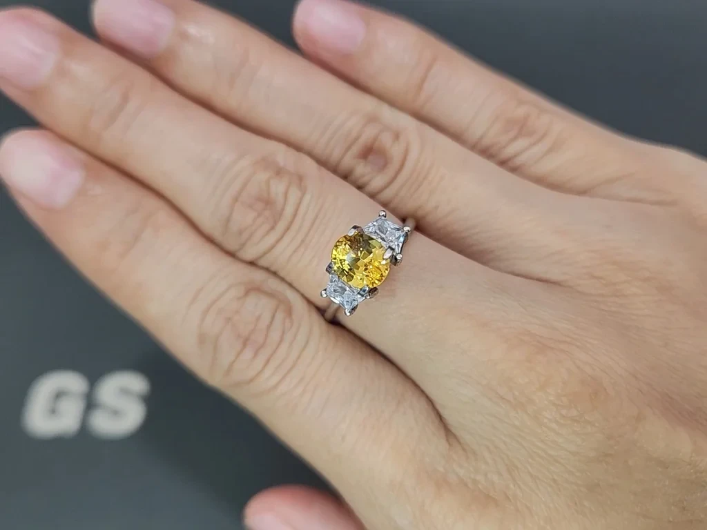 Sapphire Vivid Yellow oval cut 1.61 carats, Sri Lanka Image №5