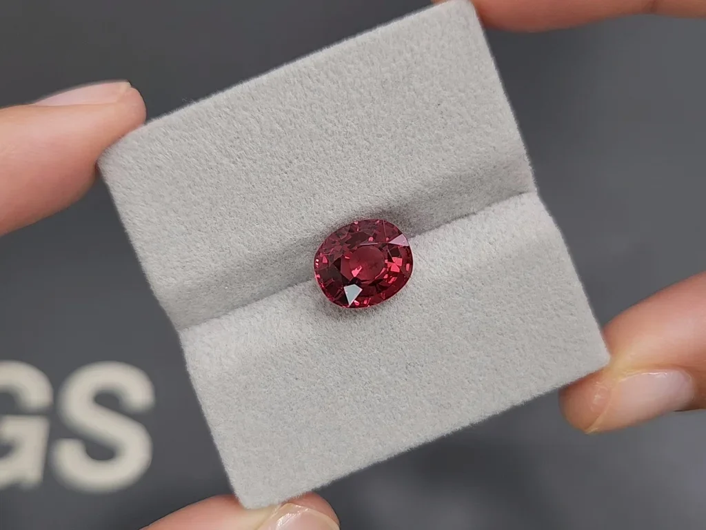 Unique pink-red spinel "Vibrant" type in oval cut 4.17 carats, Vietnam  Image №4