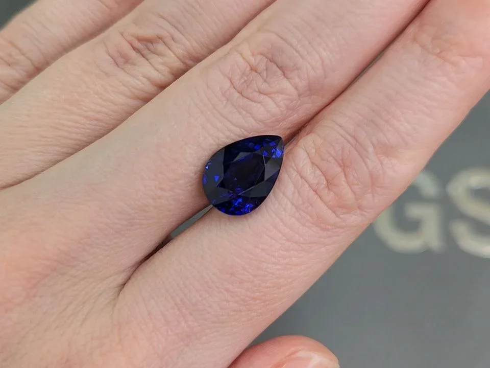 Saphir Bleu Royal bleu intense taille poire 7,76 carats, Sri Lanka Image №2