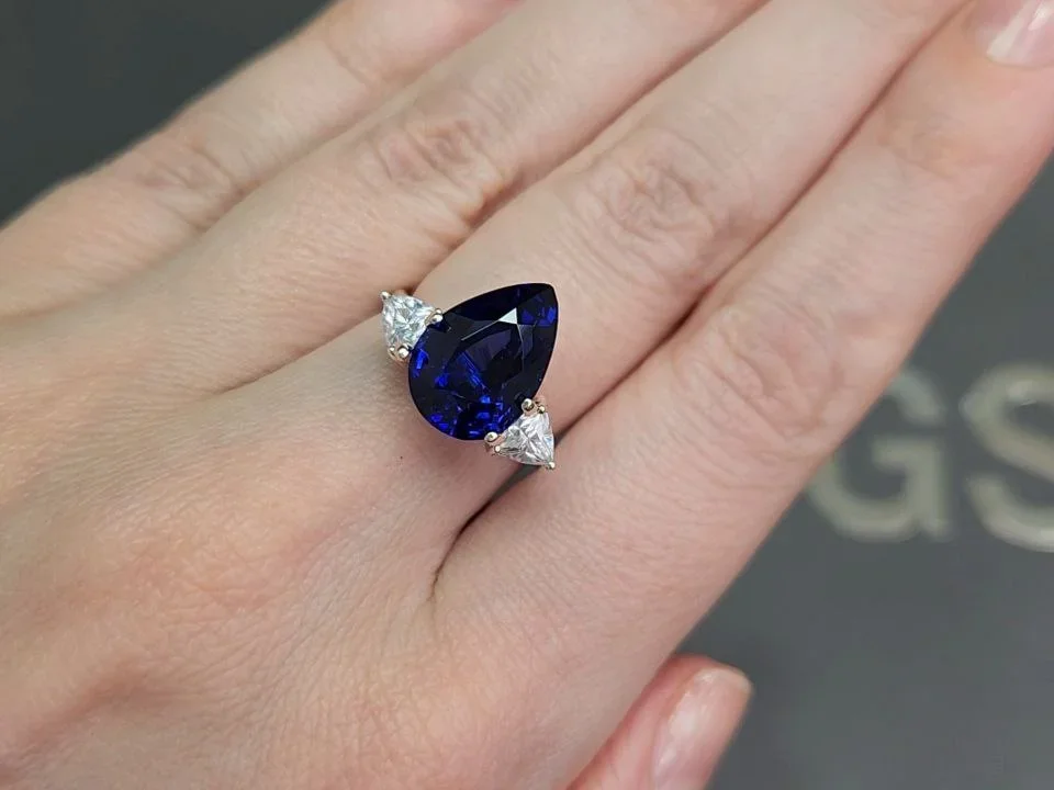 Saphir Bleu Royal bleu intense taille poire 7,76 carats, Sri Lanka Image №5