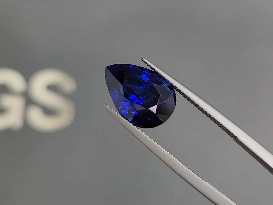 Saphir Bleu Royal bleu intense taille poire 7,76 carats, Sri Lanka Image №3