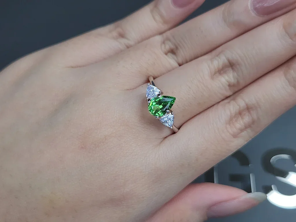 Granate tsavorita Neon Green corte pera 1,40 quilates, Tanzania  Image №5