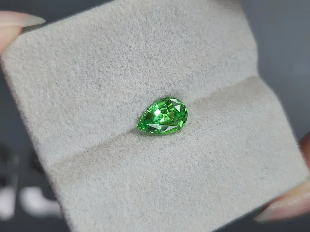 Granate tsavorita Neon Green corte pera 1,40 quilates, Tanzania  Image №4