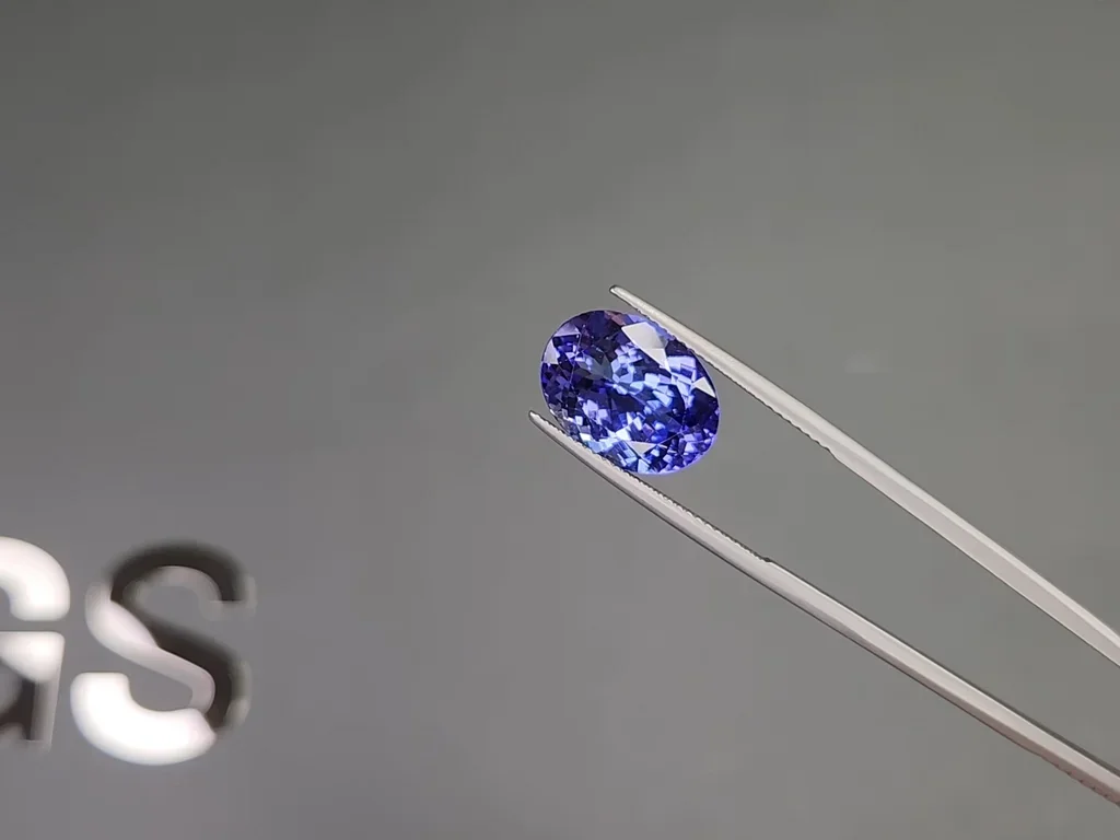 Tanzanita de talla ovalada de 8,21 carats, Tanzania Image №3