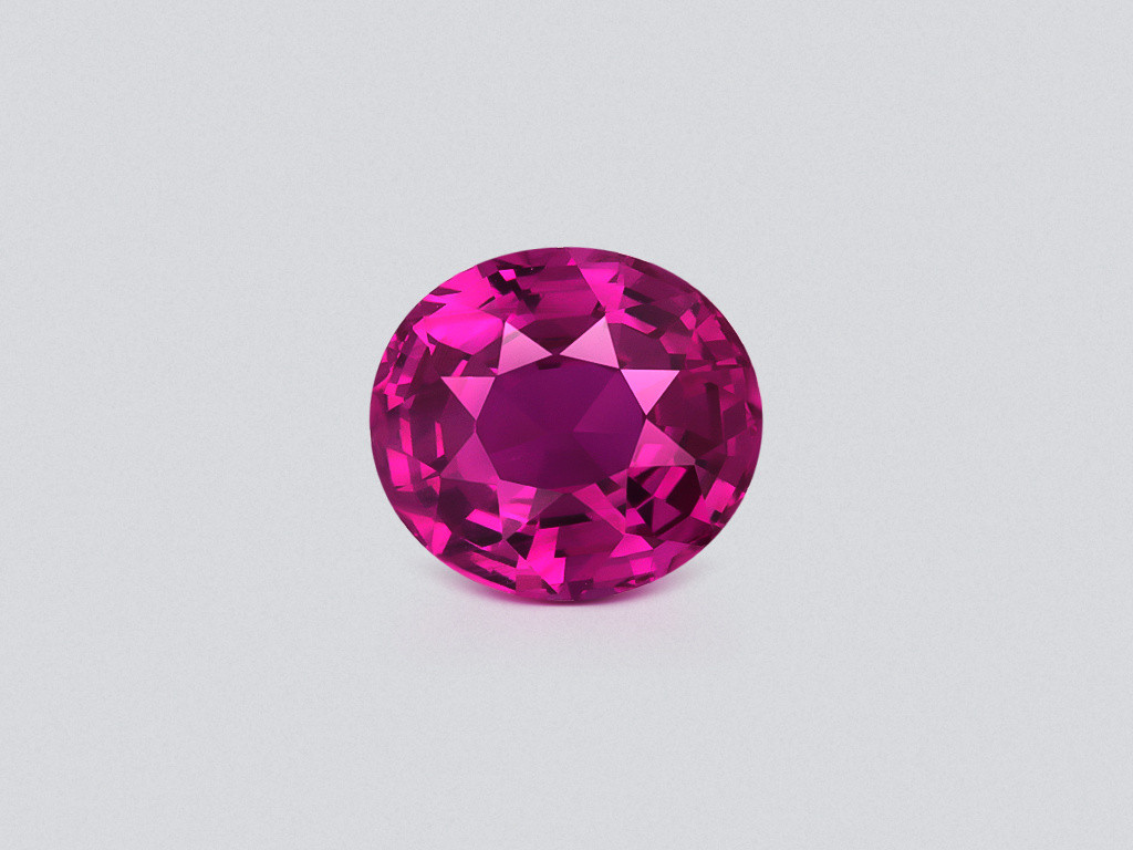 Zafiro ovalado rosa intenso sin calentar de 2,05 carats, Madagascar Image №1