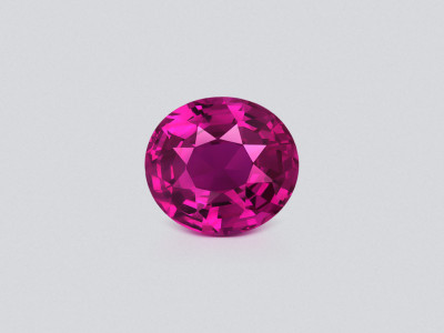 Unbeheizter saphir leuchtend rosa ovaler 2,05 carats, Madagaskar photo