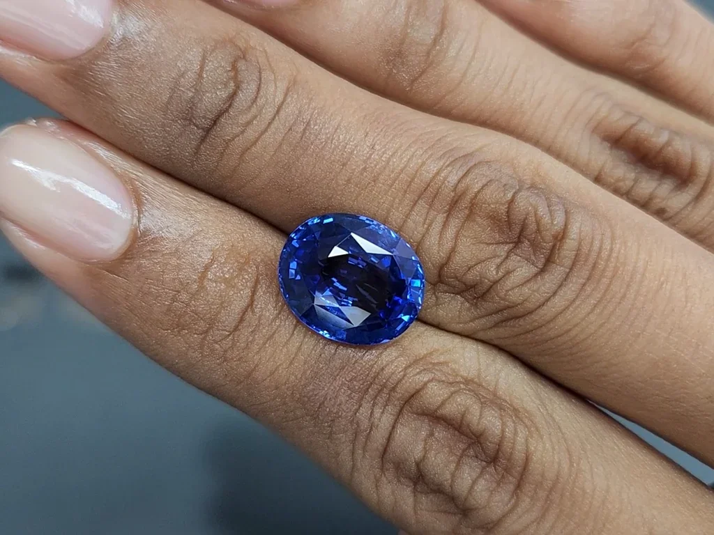 Saphir bleu royal taille ovale 7,02 carats, Sri Lanka  Image №2