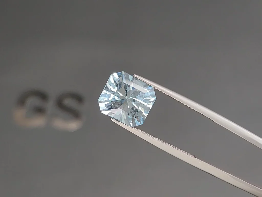Apatita azul de corte radiante de 6,95 carats, de Brasil Image №3