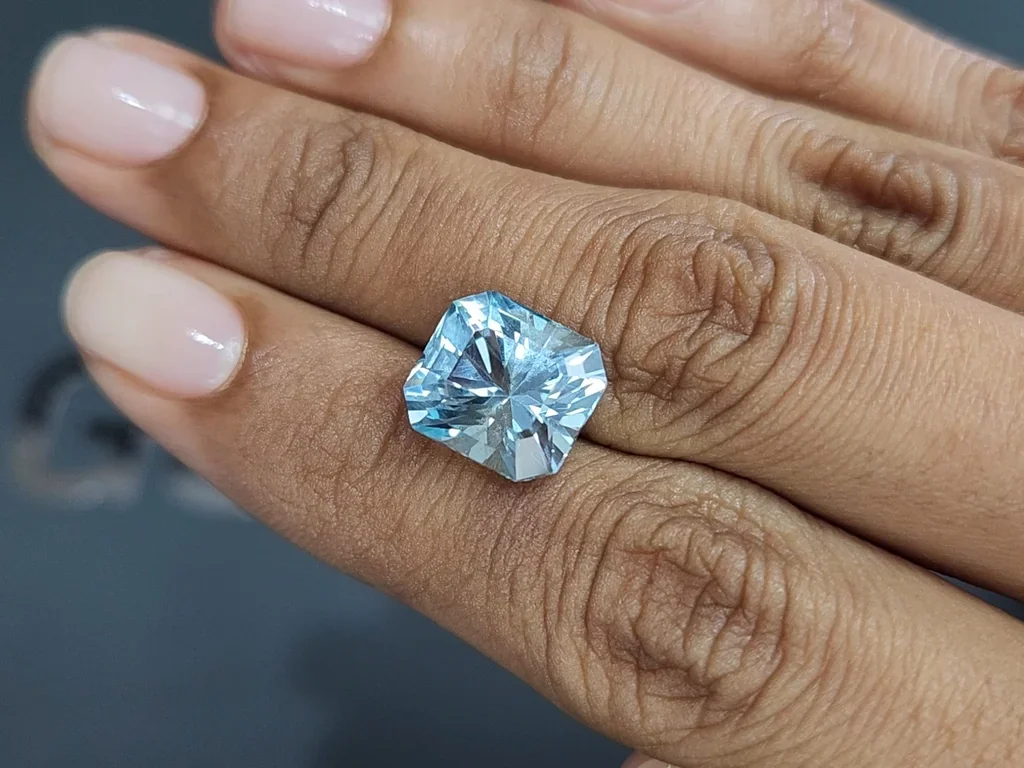 Apatita azul de corte radiante de 6,95 carats, de Brasil Image №2