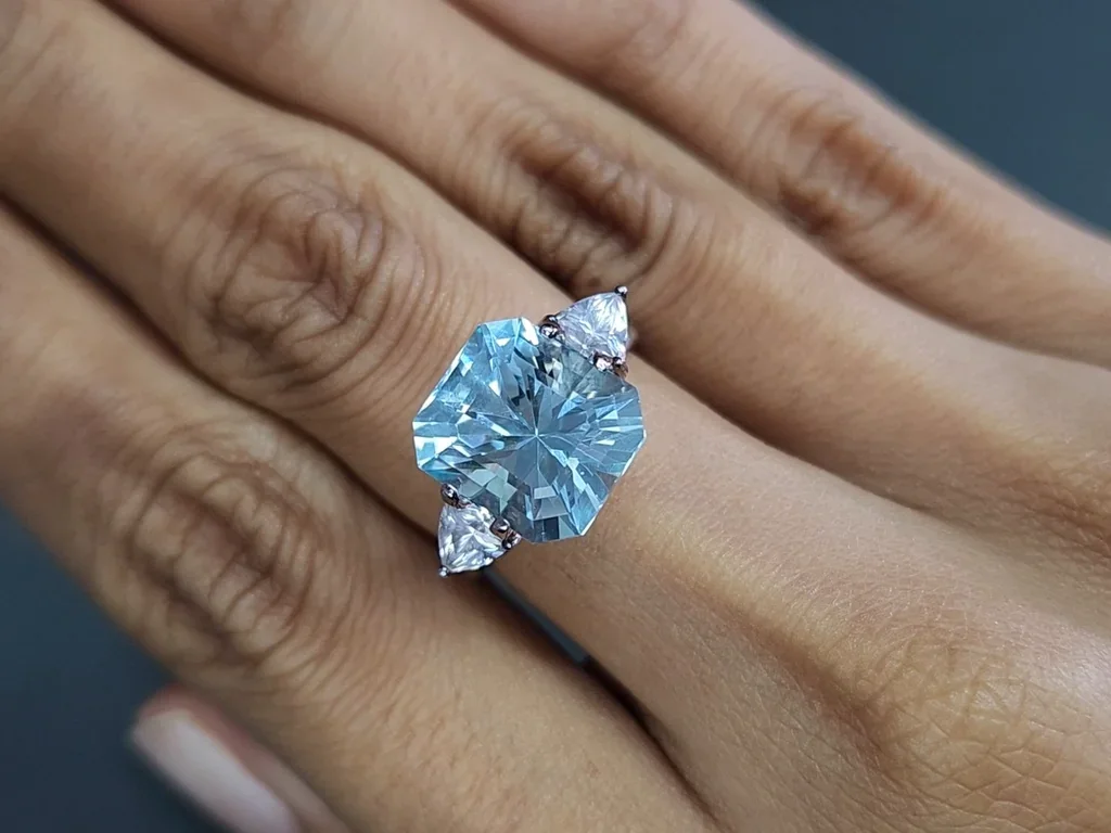 Apatita azul de corte radiante de 6,95 carats, de Brasil Image №5