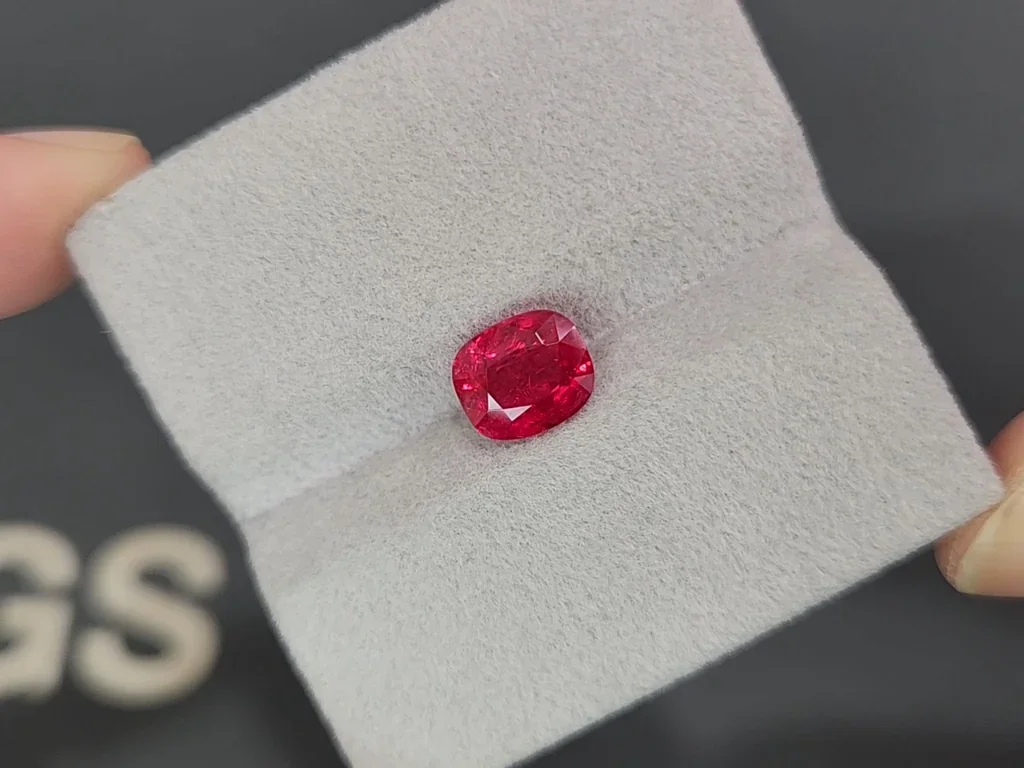 Spinel Vivid Red cushion cut 2.10 carats, Burma Image №4
