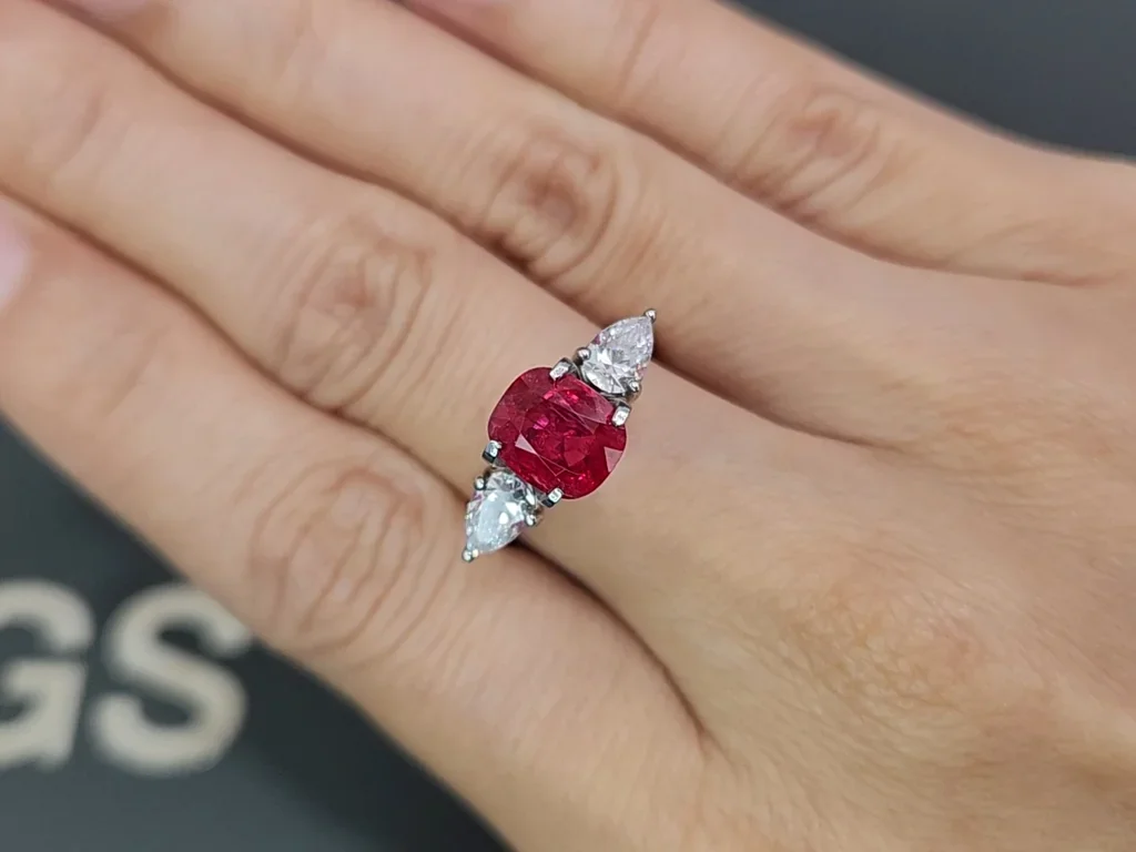 Spinel Vivid Red cushion cut 2.10 carats, Burma Image №5