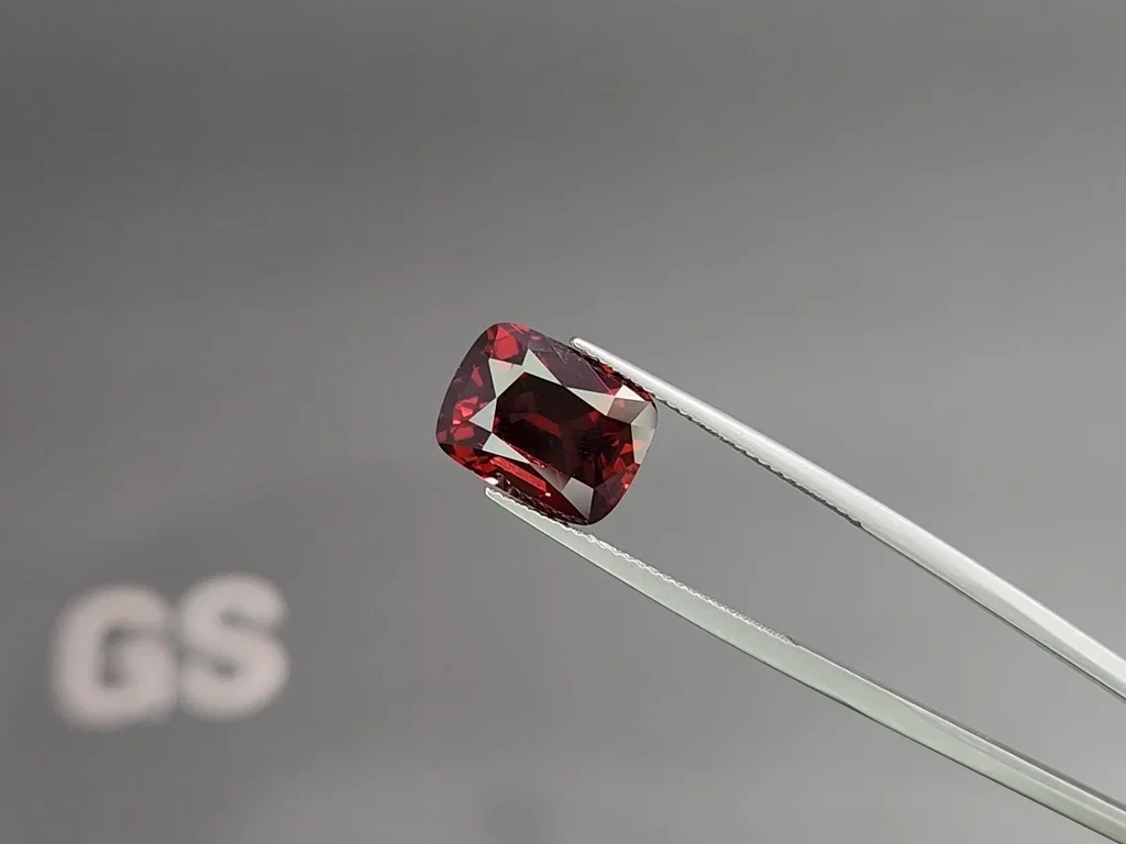 Spinel Intense red cushion cut 6.82 carats Vietnam Image №3