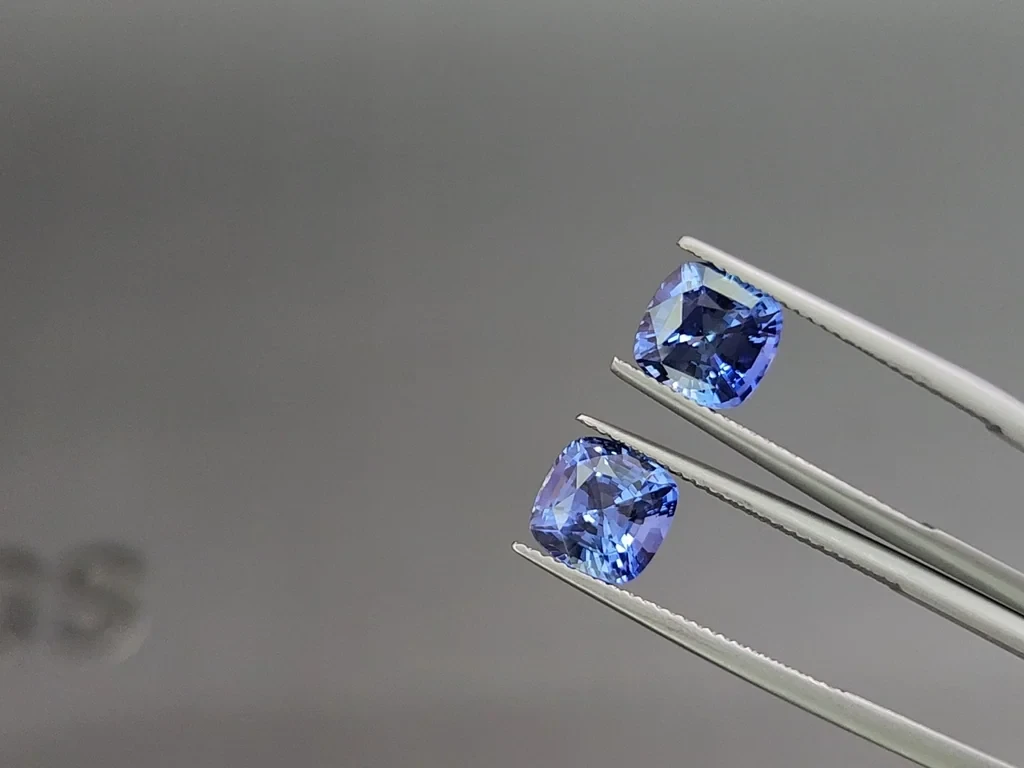 Pair of Intense Blue sapphires in cushion cut  5.59 carats, Sri Lanka Image №3