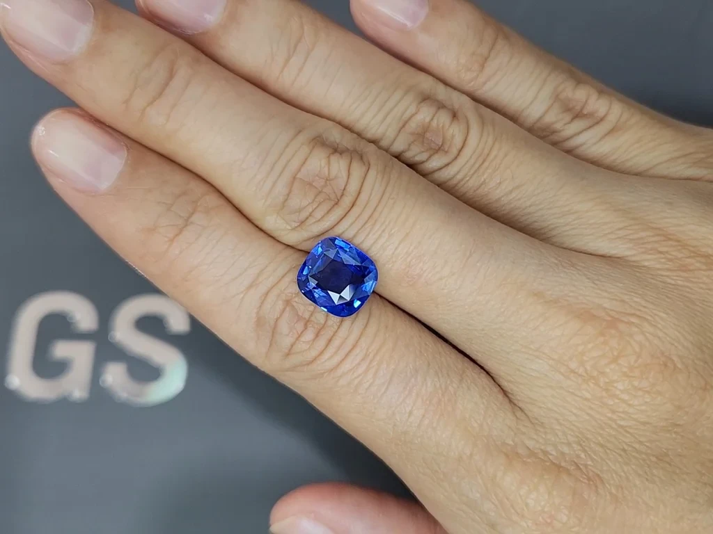 Lot #3. Royal Blue sapphire in cushion cut 4.02 carats, Sri Lanka Image №2