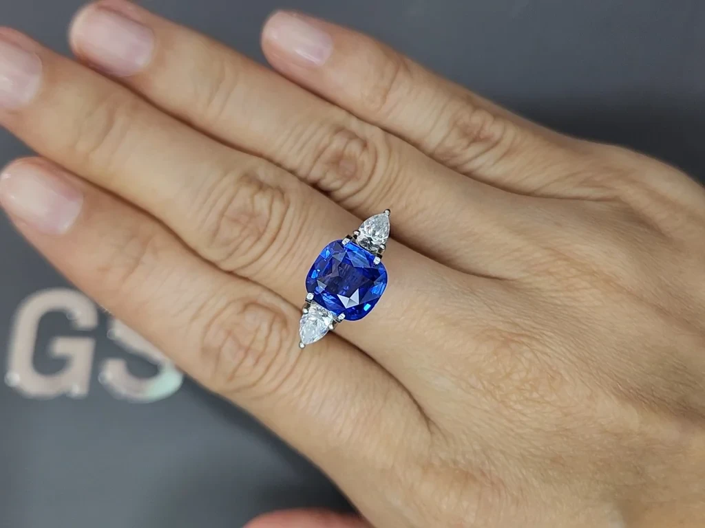 Lot #3. Royal Blue sapphire in cushion cut 4.02 carats, Sri Lanka Image №5