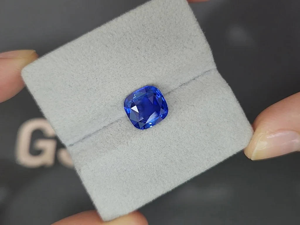 Lot #3. Royal Blue sapphire in cushion cut 4.02 carats, Sri Lanka Image №4