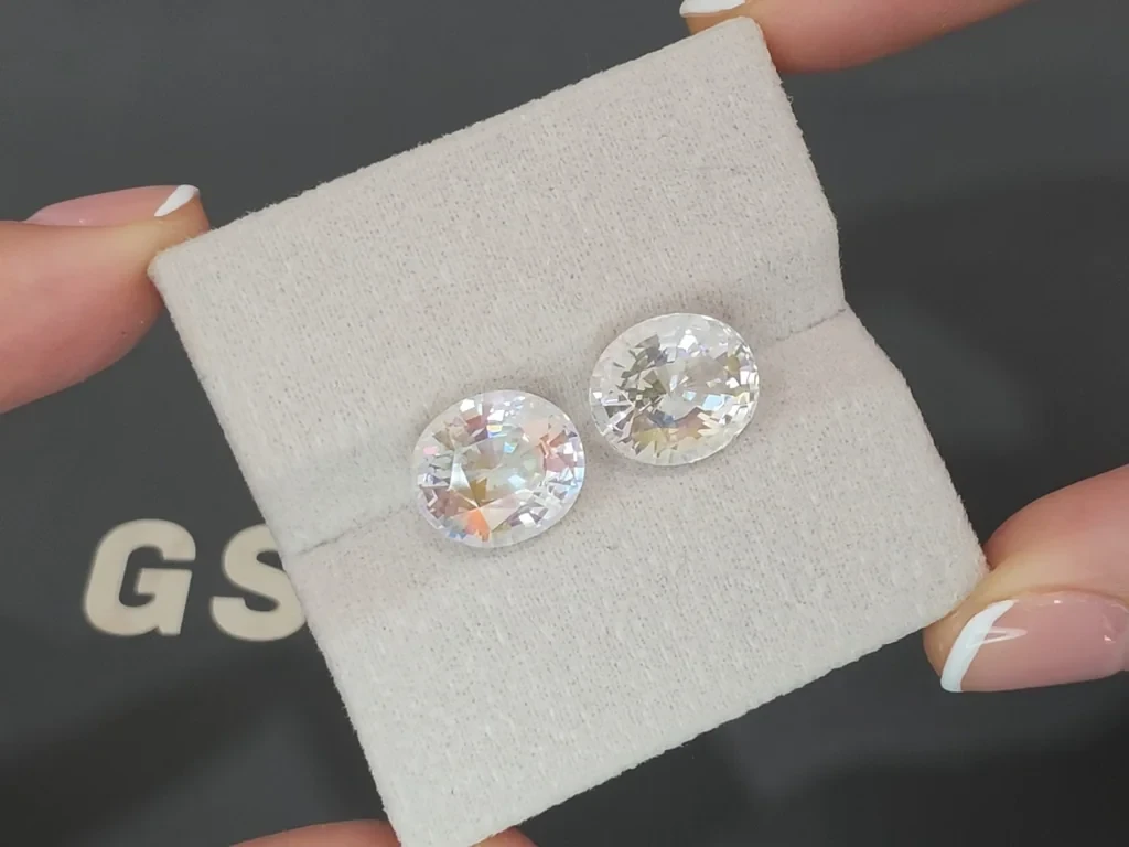 Paire de pierres de lune arc-en-ciel de taille ovale, 9,34 carats, Madagascar Image №4
