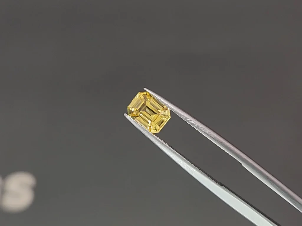 Sapphire Vivid Yellow octagon cut 1.52 carats Sri Lanka Image №3