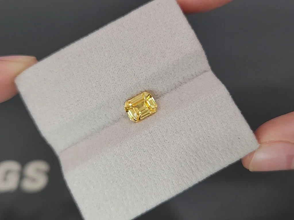 Sapphire Vivid Yellow octagon cut 1.52 carats Sri Lanka Image №4