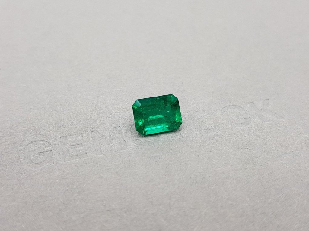 Intense Colombian Muzo Green Emerald octagon shape 1.94 ct Image №2