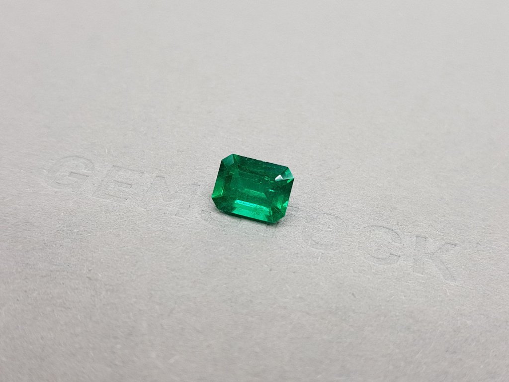 Intense Colombian Muzo Green Emerald octagon shape 1.94 ct Image №3