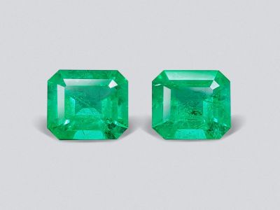 Pair of vibrant Colombian Vivid Green emeralds 3.92 ct photo
