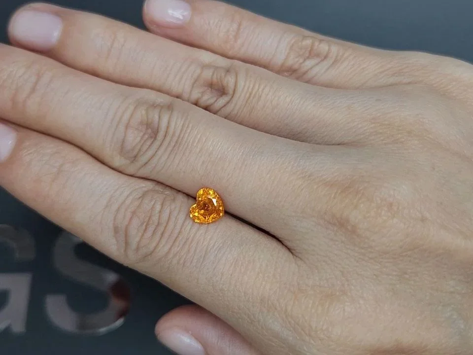 Grenat spessartine taille coeur 1,41 carats, Tanzanie Image №2