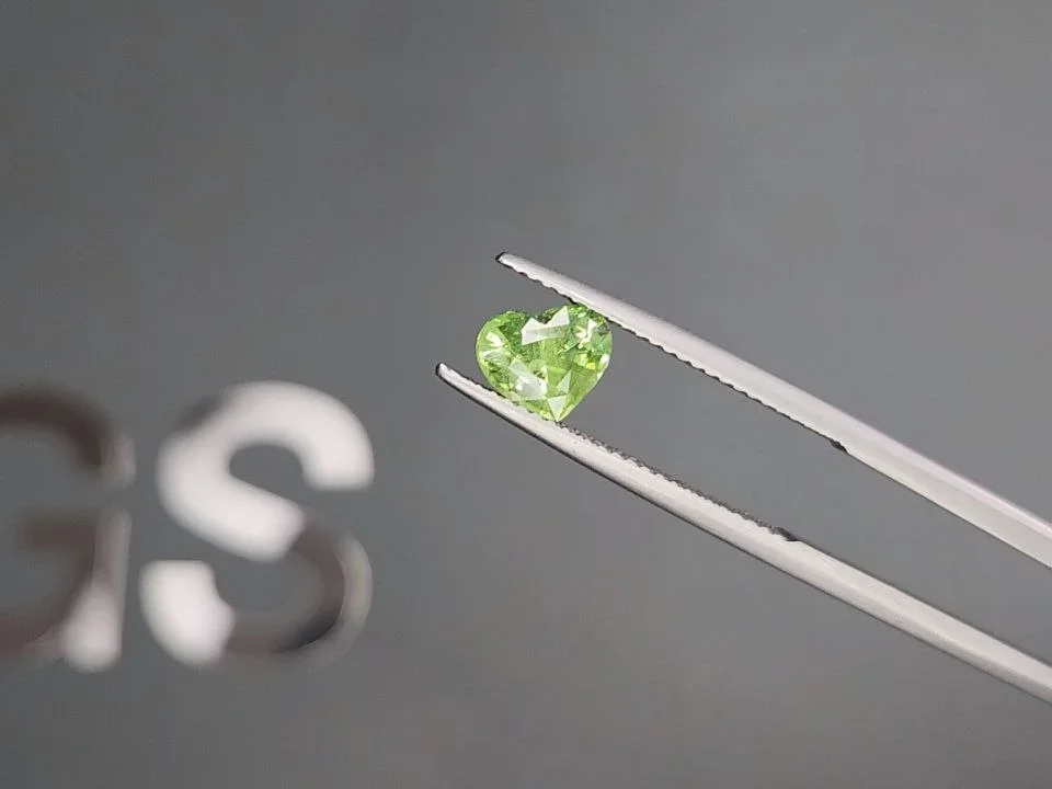 Tsavorita talla corazón verde 1,52 quilates, Tanzania Image №3