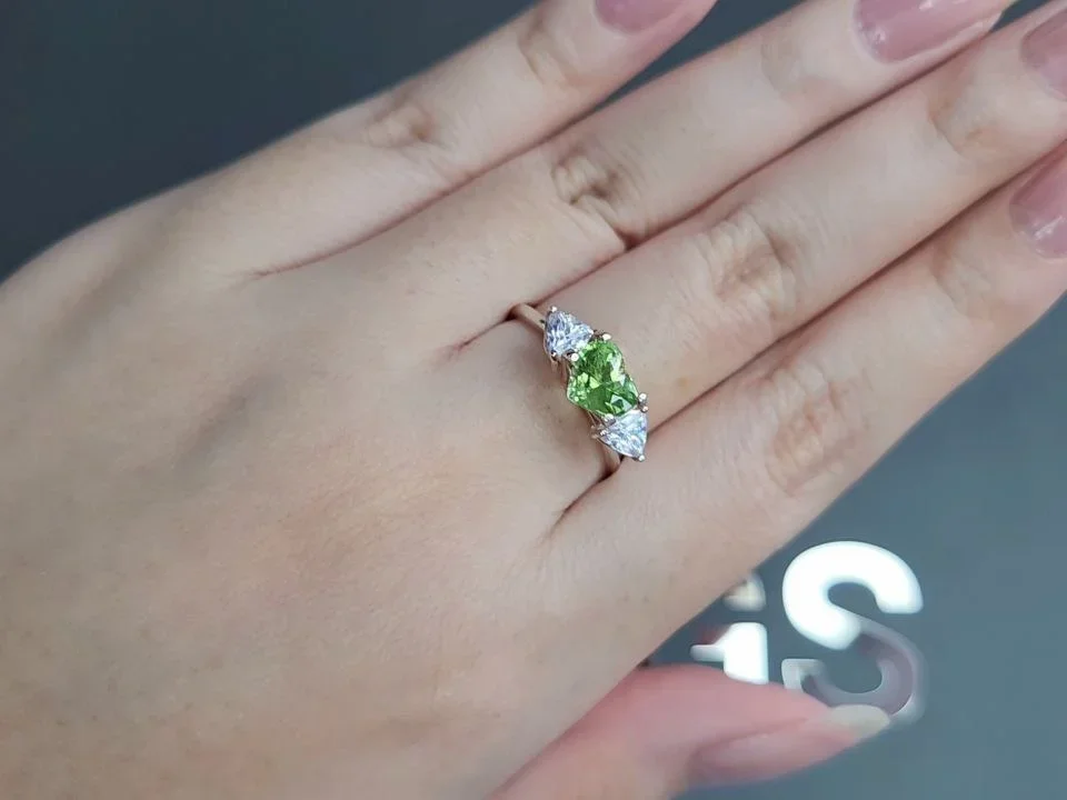 Tsavorita talla corazón verde 1,52 quilates, Tanzania Image №5