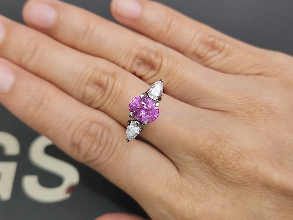 Saphir rose vif taille ovale non chauffé 1,83 carats, Sri Lanka Image №5