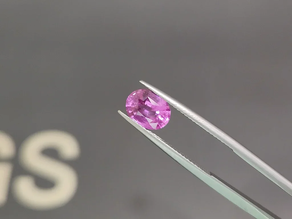 Saphir rose vif taille ovale non chauffé 1,83 carats, Sri Lanka Image №3