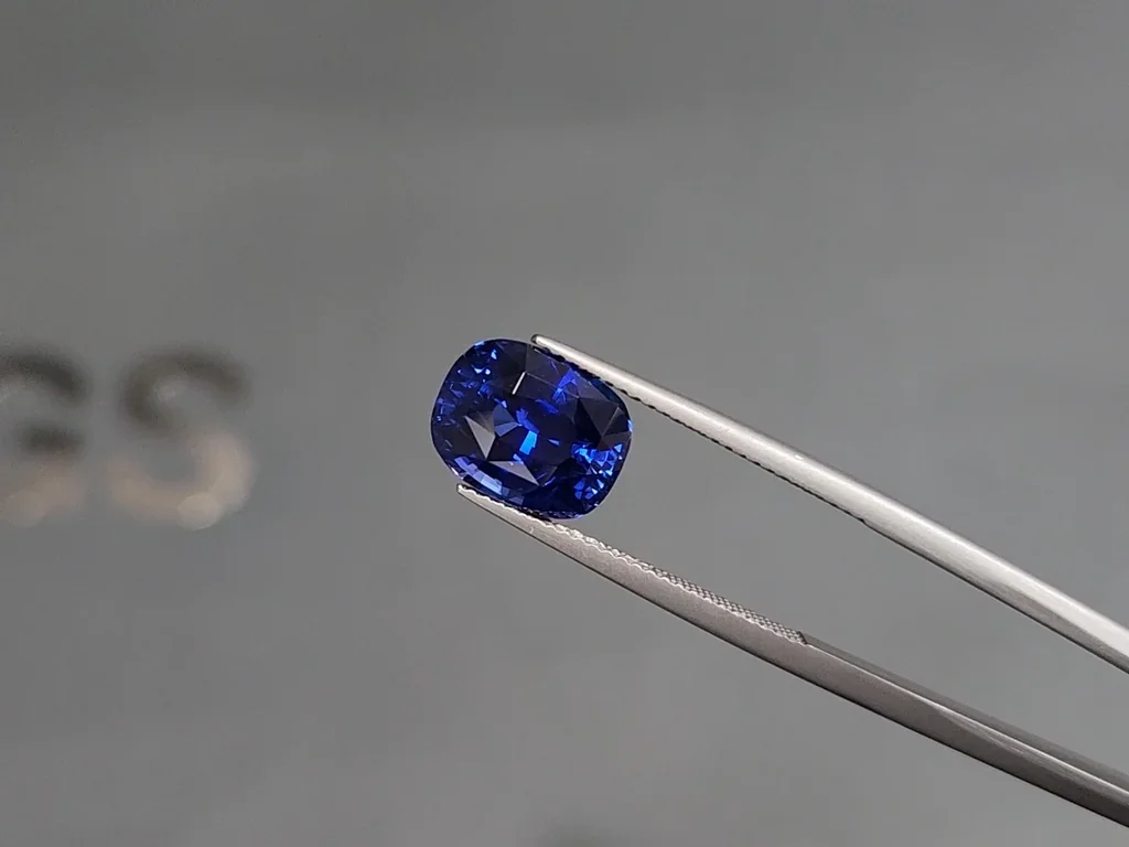 Sapphire Royal Blue cushion cut 5.40 carats, Sri Lanka  Image №3