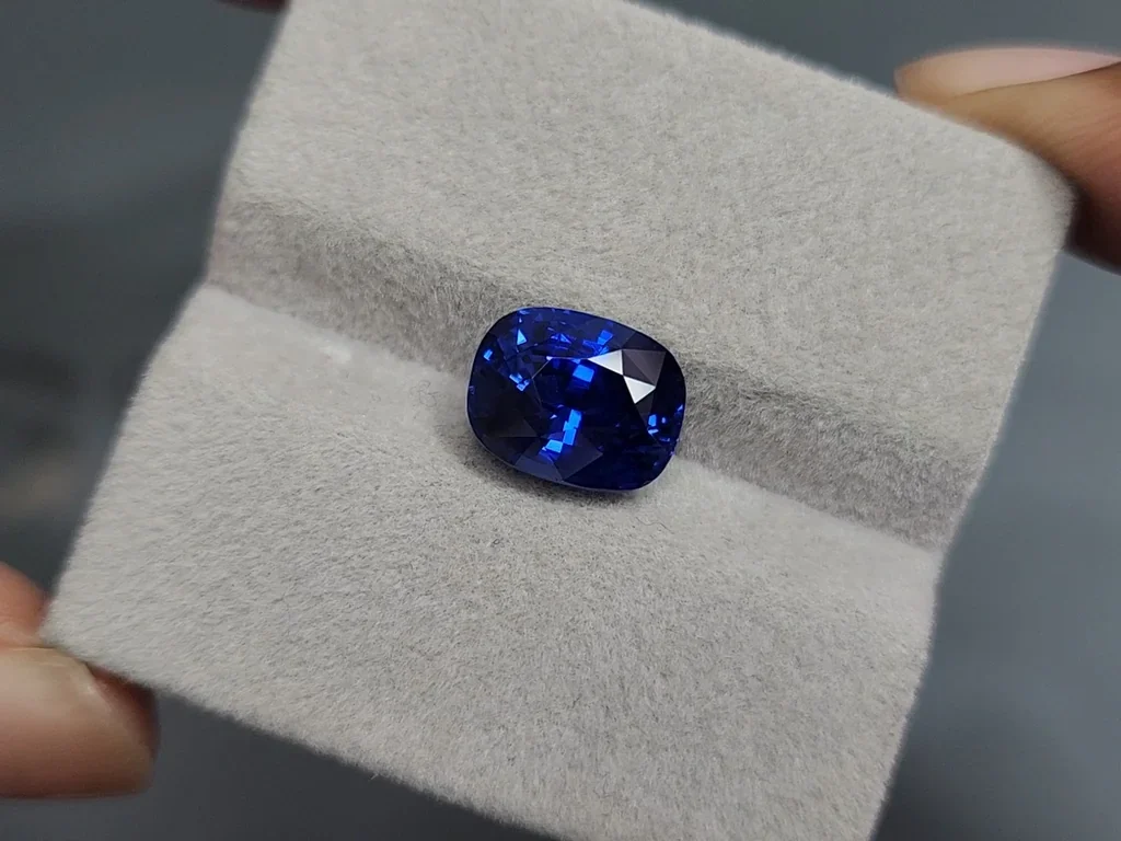 Sapphire Royal Blue cushion cut 5.40 carats, Sri Lanka  Image №4