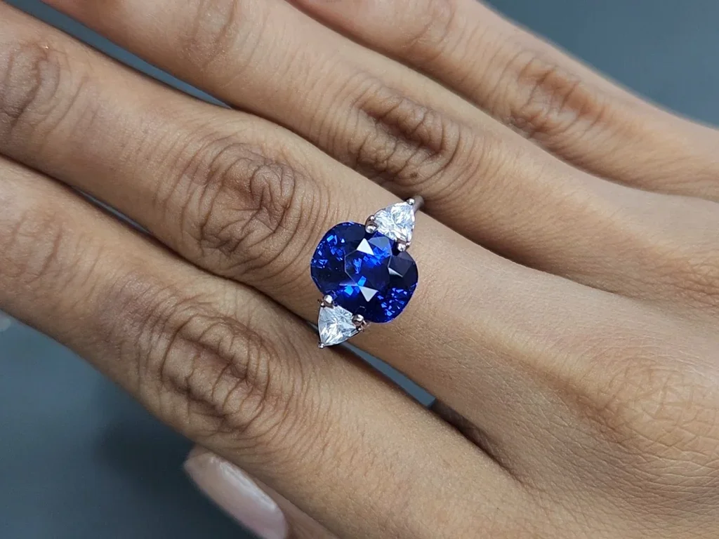 Sapphire Royal Blue cushion cut 5.40 carats, Sri Lanka  Image №5