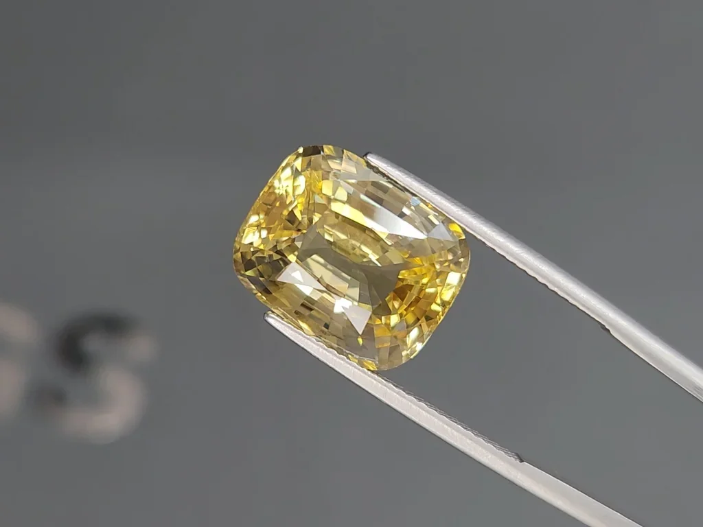 Large unheated sapphire Pastel Yellow cushion cut 15.33 carats, Sri Lanka Image №3
