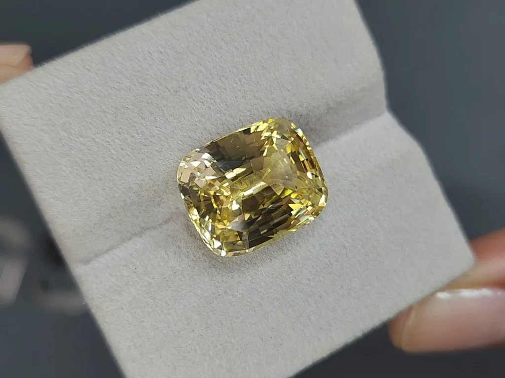 Large unheated sapphire Pastel Yellow cushion cut 15.33 carats, Sri Lanka Image №4