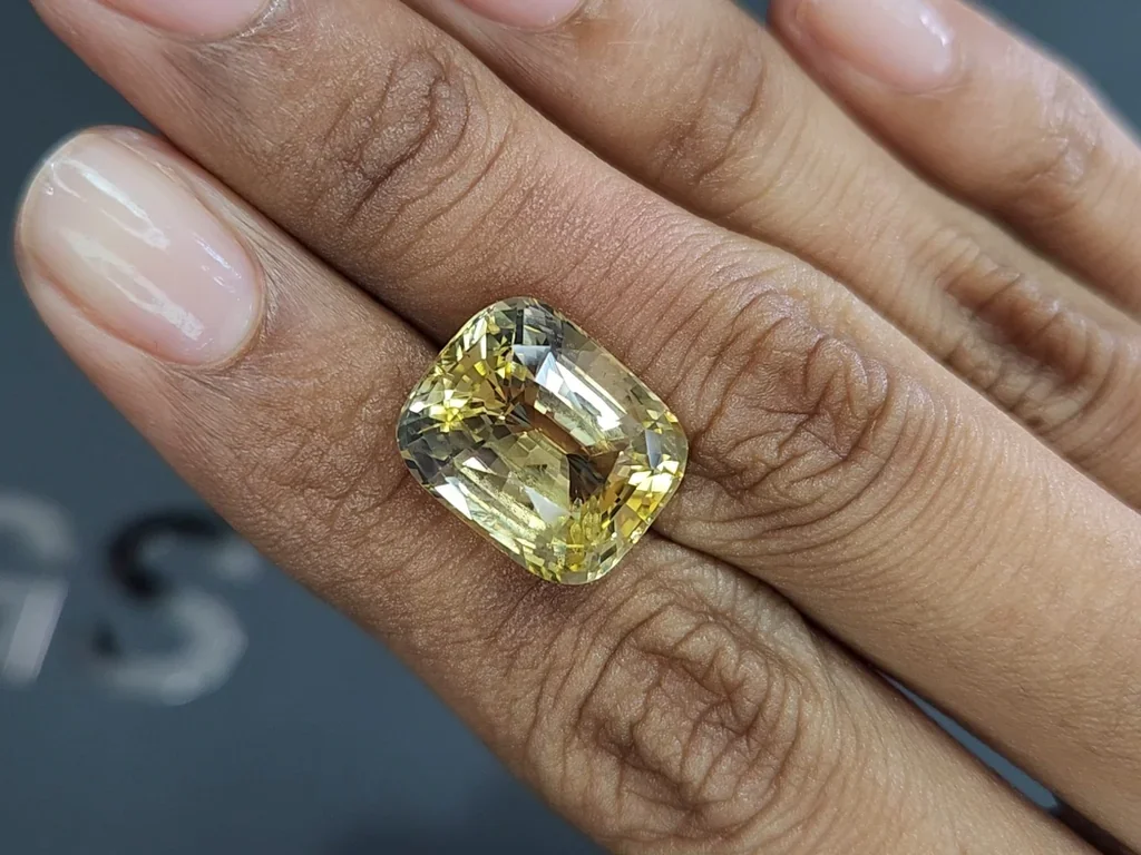 Large unheated sapphire Pastel Yellow cushion cut 15.33 carats, Sri Lanka Image №2