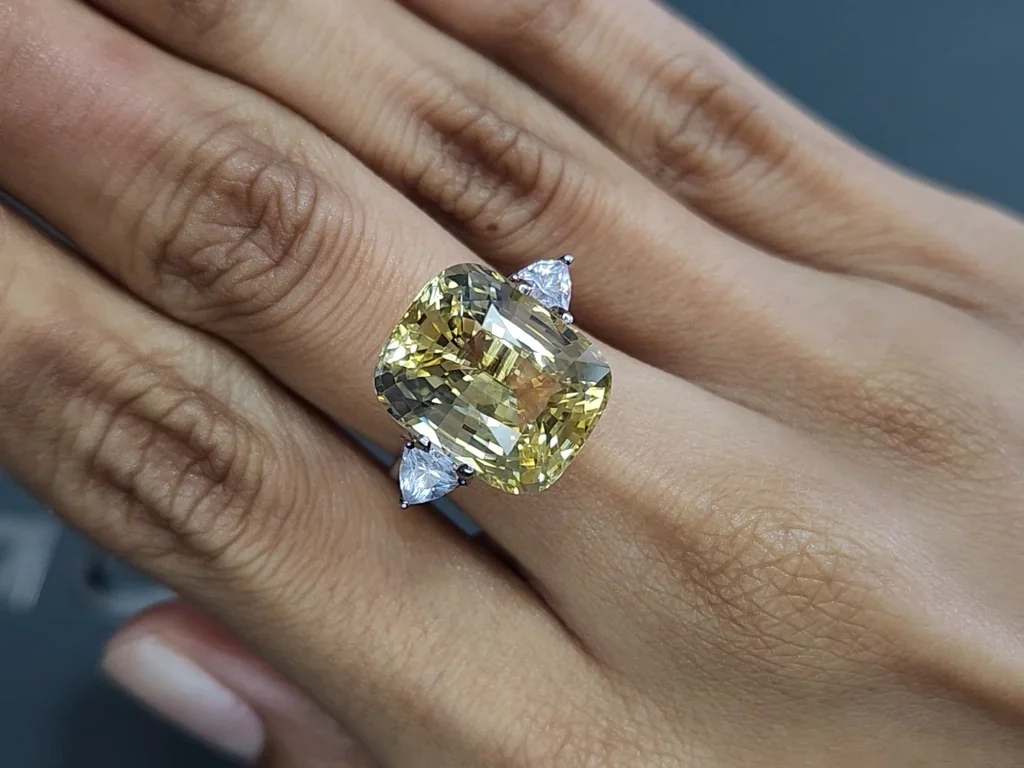 Large unheated sapphire Pastel Yellow cushion cut 15.33 carats, Sri Lanka Image №5