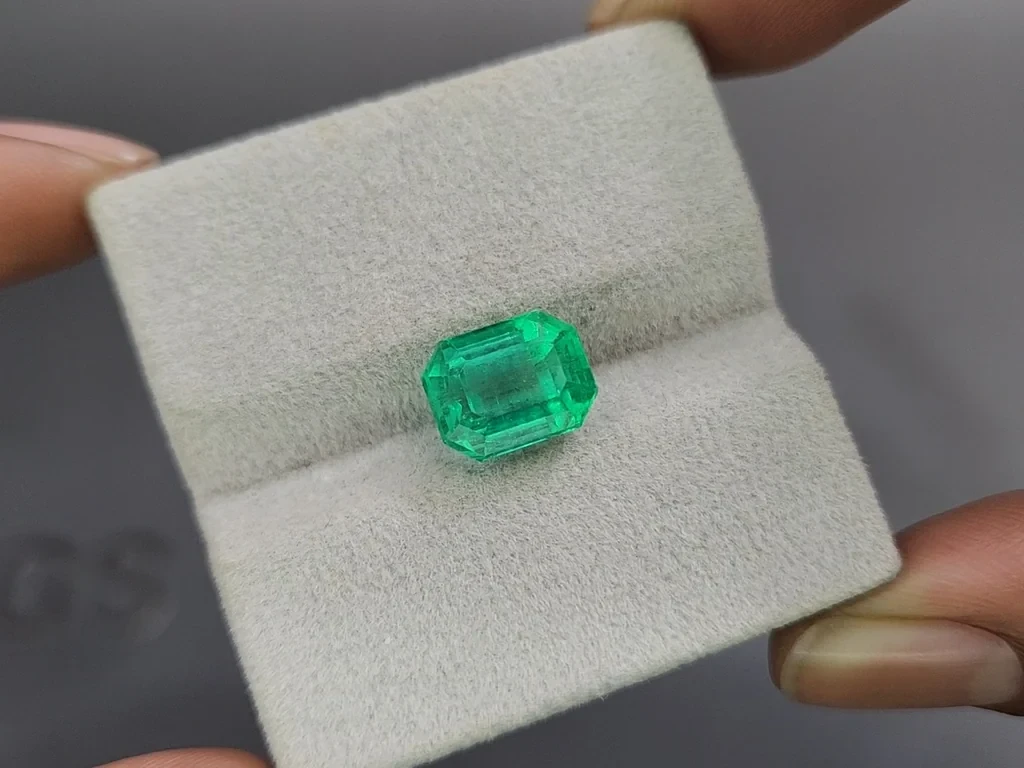 Émeraude verte intense de 4,32 carats, taille octogonale, Colombie Image №4