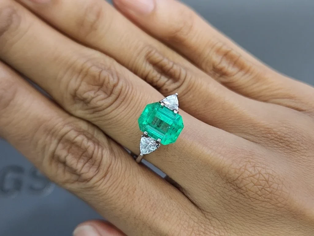 Émeraude verte intense de 4,32 carats, taille octogonale, Colombie Image №5
