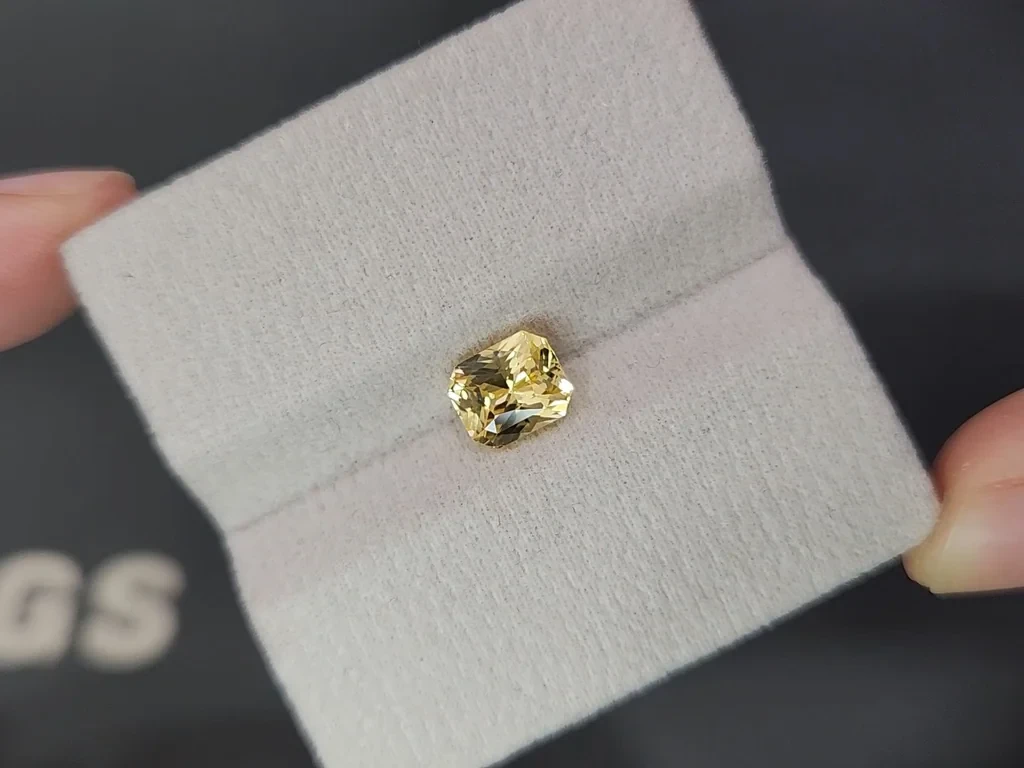 Unheated yellow sapphire radiant cut 2.00 carats, Sri Lanka Image №3