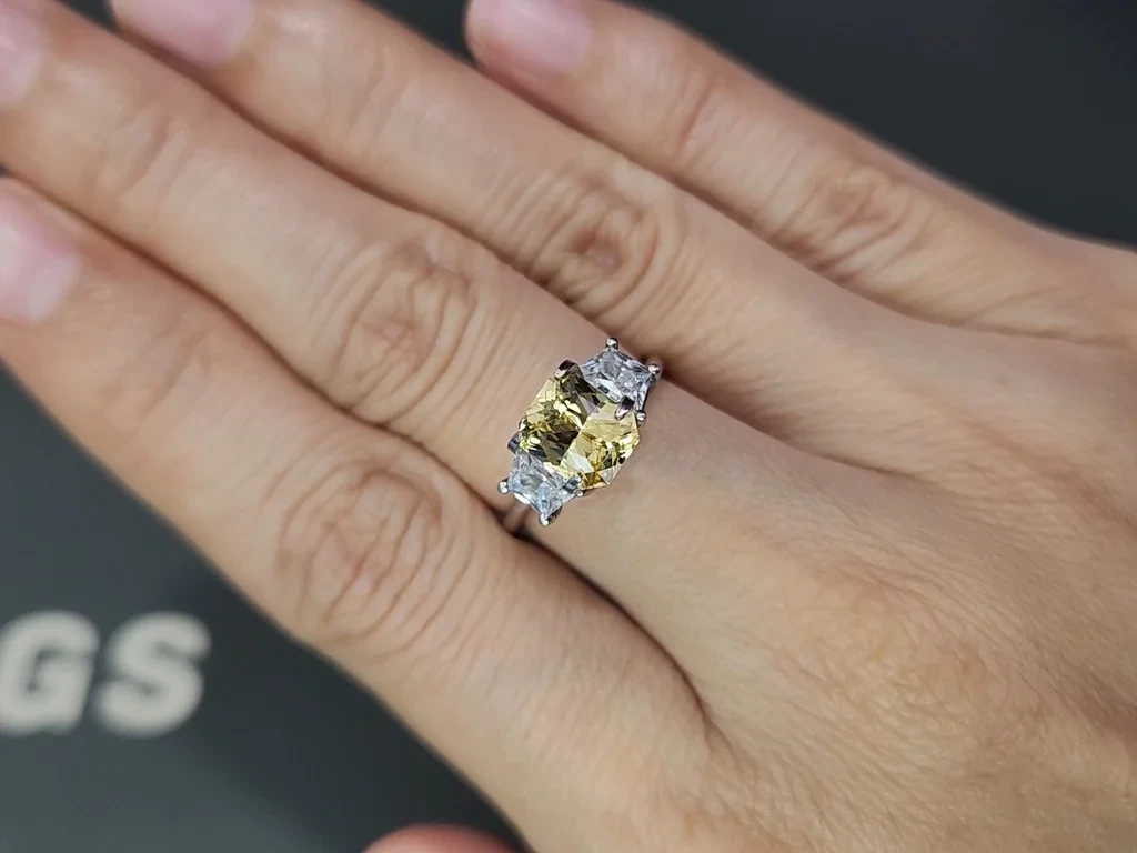 Unheated yellow sapphire radiant cut 2.00 carats, Sri Lanka Image №4