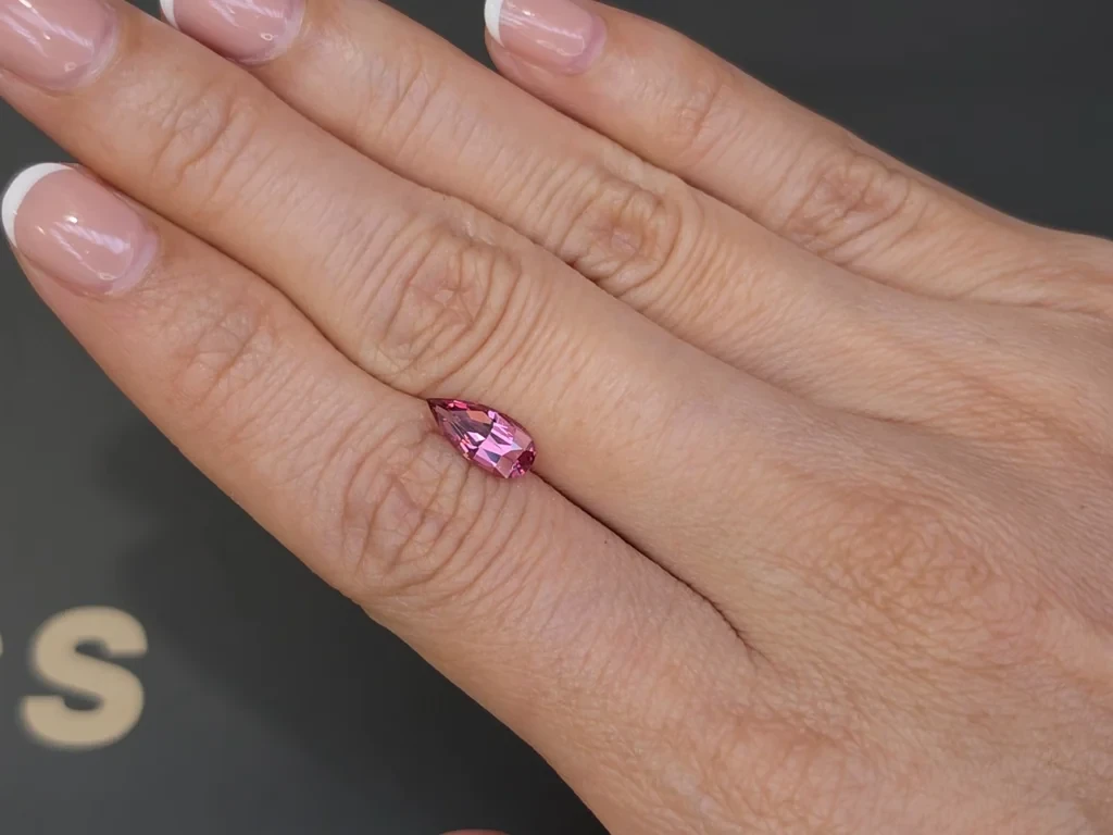 Spinell mit perfekten proportionen im birnen schliff 1,21 karat, Vietnam Image №2