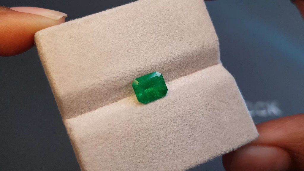 Colombian Vivid Green Emerald 1.25 ct Image №6
