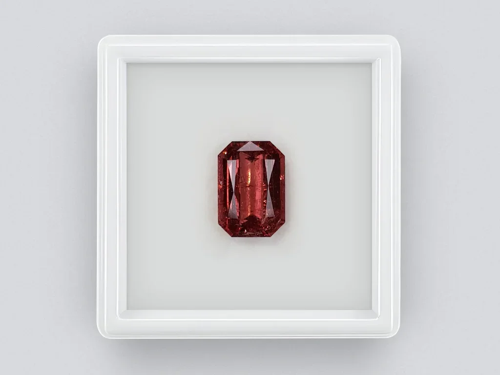 Tourmaline rouge taille octogonale 4,77 carats Image №1