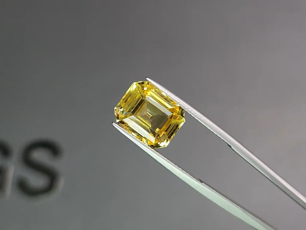 Saphir jaune non raffiné taille octogonale 8,11 carats, Sri Lanka Image №3