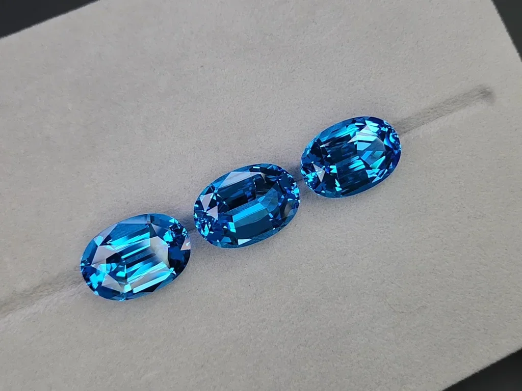Ensemble de topaze bleu vif (Swiss Blue) taille ovale 94,15 carats, Brésil  Image №5