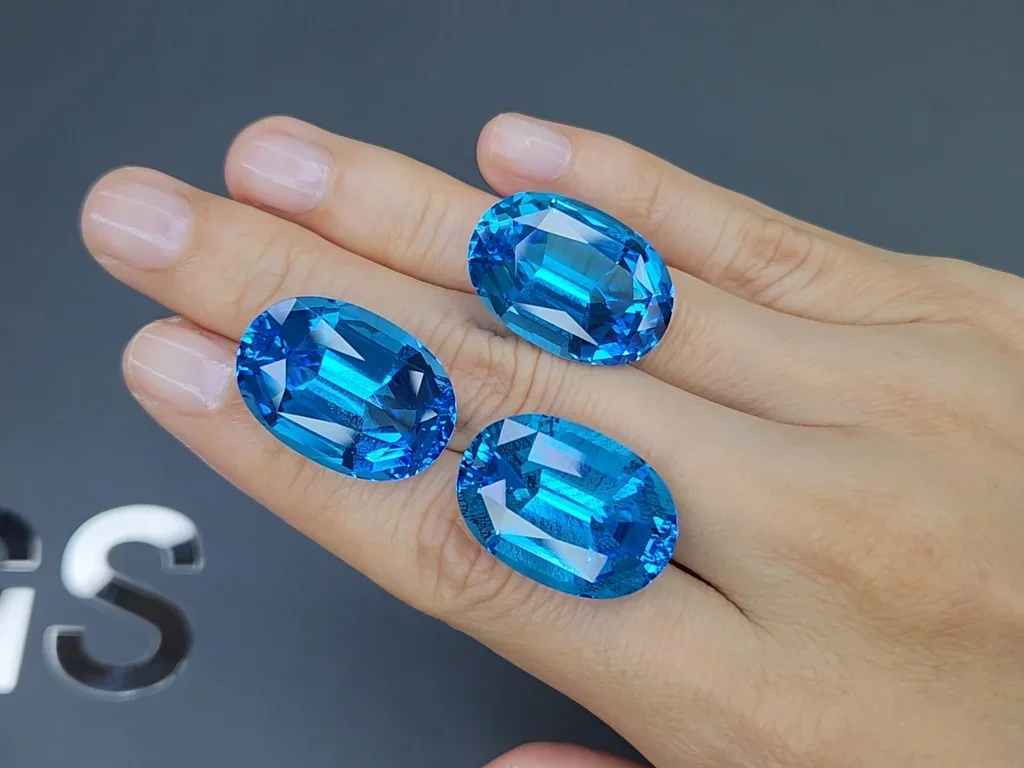 Ensemble de topaze bleu vif (Swiss Blue) taille ovale 94,15 carats, Brésil  Image №2